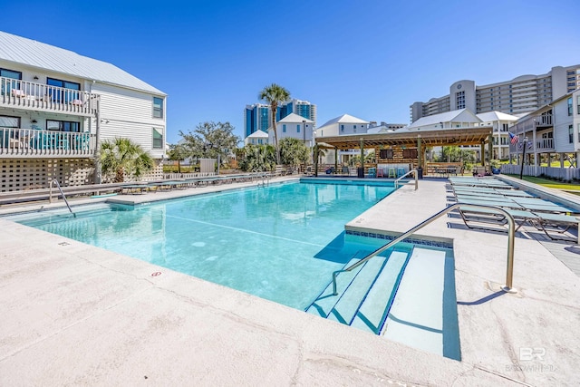 view of swimming pool