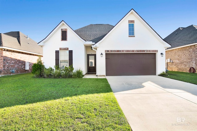 view of front facade with a front yard