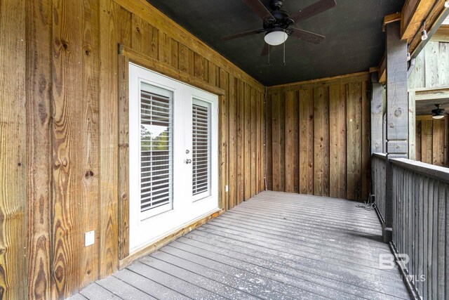 deck with ceiling fan