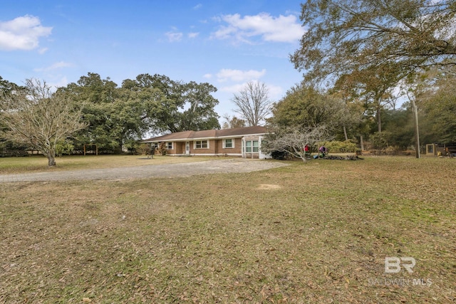 view of front of home featuring a front yard