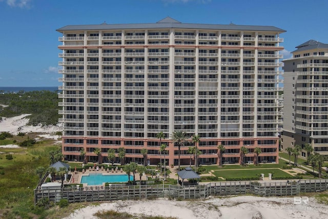 view of apartment building / complex