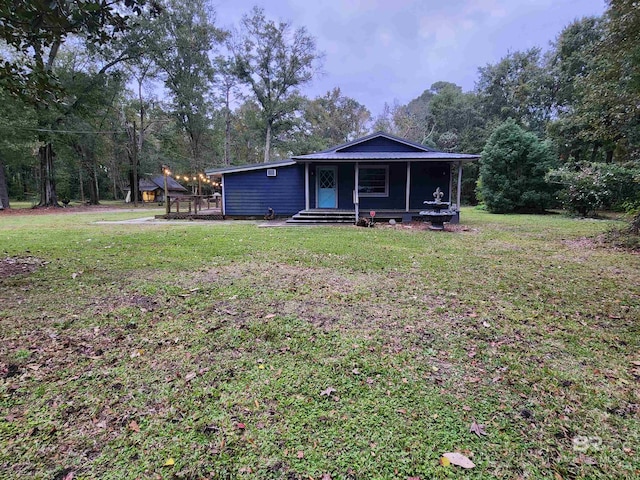 view of front of house with a front yard