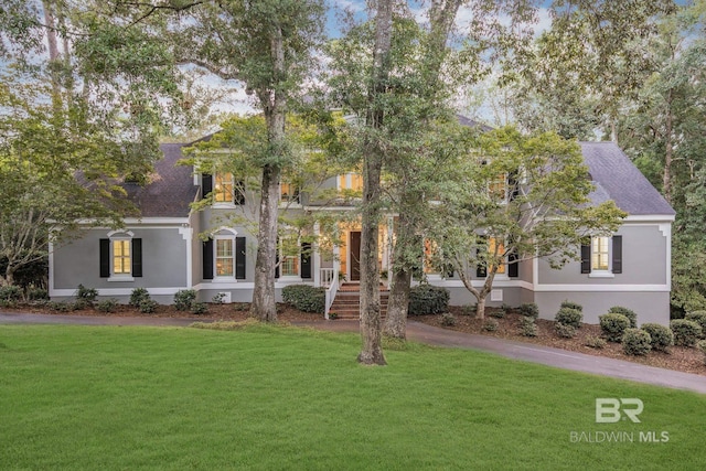 view of front of home with a front lawn