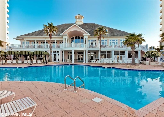 view of swimming pool featuring a patio