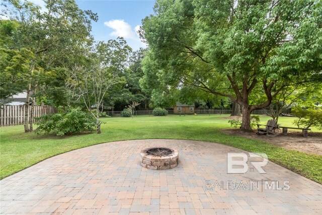 view of patio featuring an outdoor fire pit