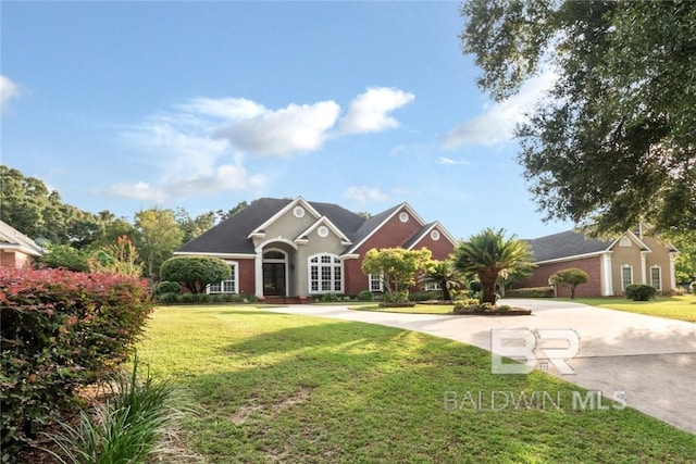 view of front facade with a front yard