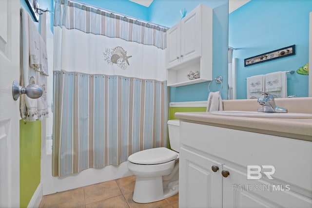 6065 Sawgrass Dr, Gulf Shores, AL 36542 - full bath featuring toilet, shower / tub combo, vanity, and tile patterned floors