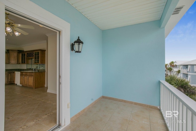 balcony featuring ceiling fan