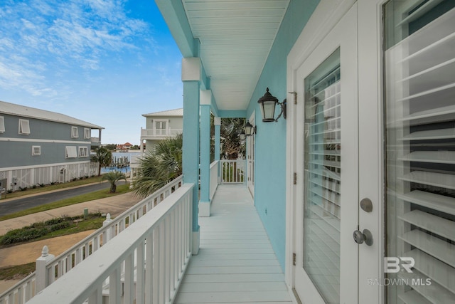 balcony featuring covered porch