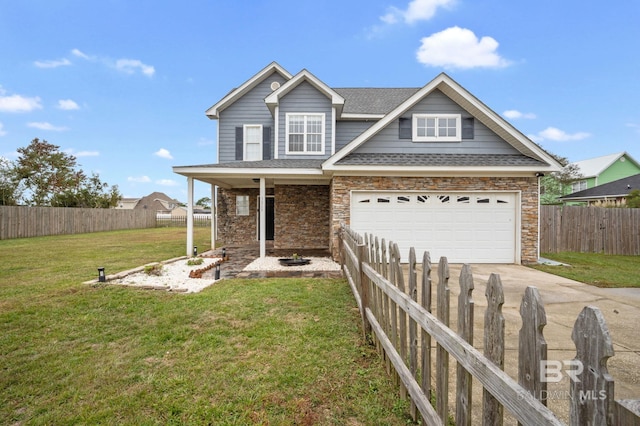 view of front facade featuring a front yard