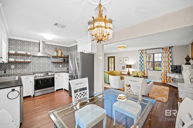 dining room featuring sink, crown molding, dark wood-type flooring, and a chandelier