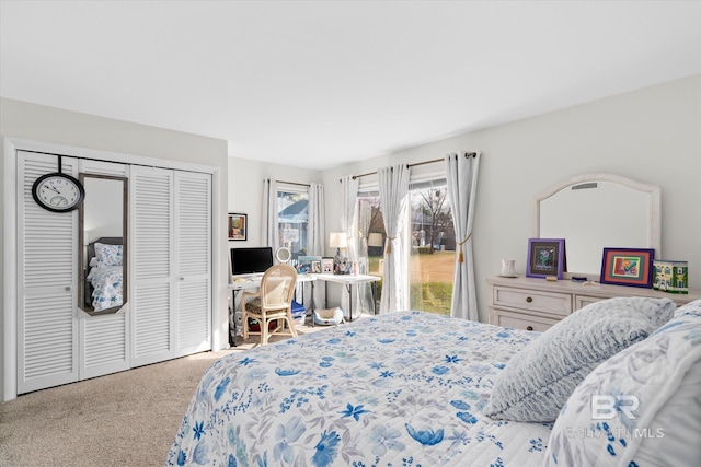 bedroom featuring carpet floors and a closet