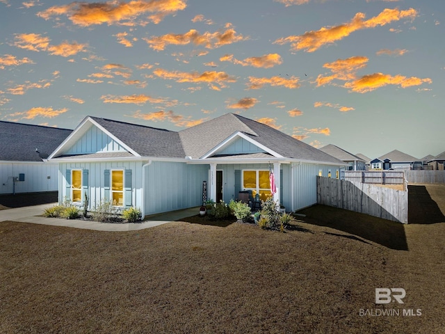 view of front of home featuring a yard