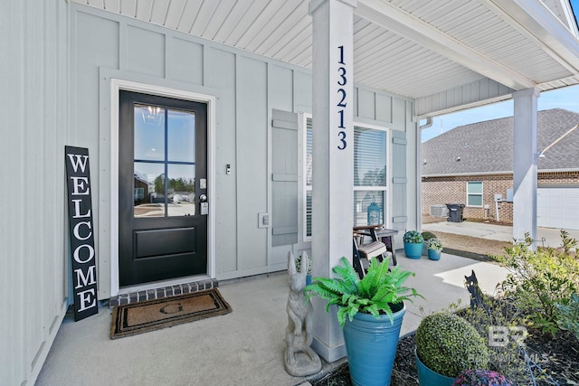 entrance to property featuring covered porch