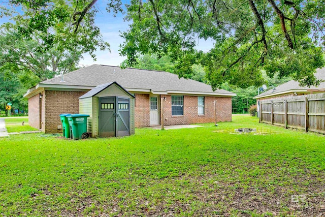 back of house featuring a yard