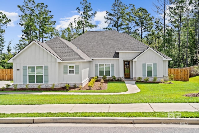 view of front of property with a front yard