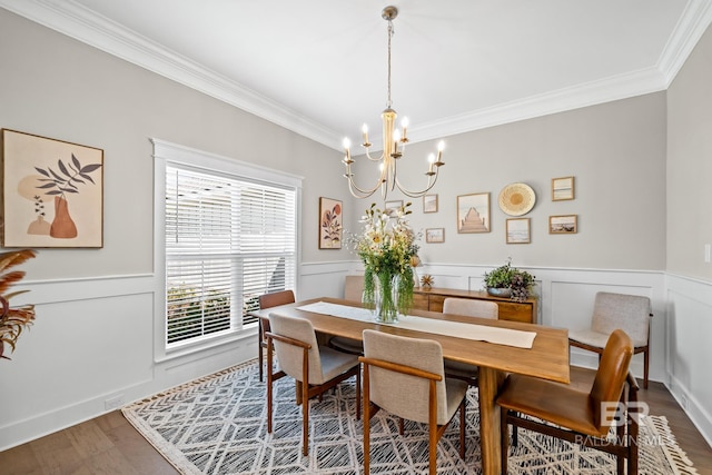 dining area featuring crown molding, dark hardwood / wood-style floors, and a chandelier