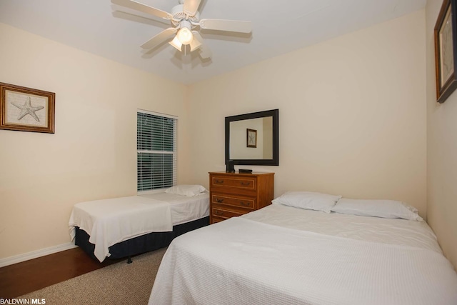 bedroom with ceiling fan