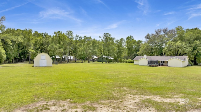 view of yard with an outbuilding and a shed