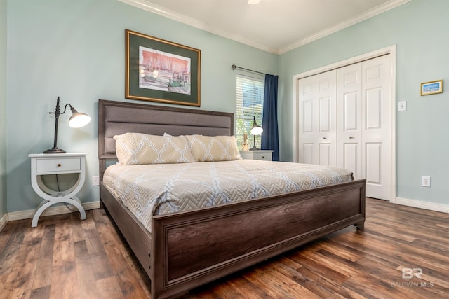 bedroom featuring ornamental molding, dark hardwood / wood-style floors, and a closet