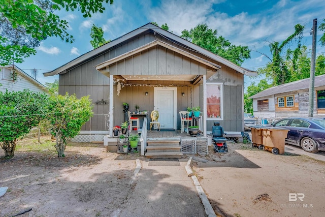 view of front of property