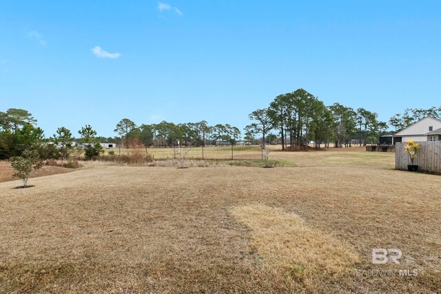 view of yard featuring a rural view