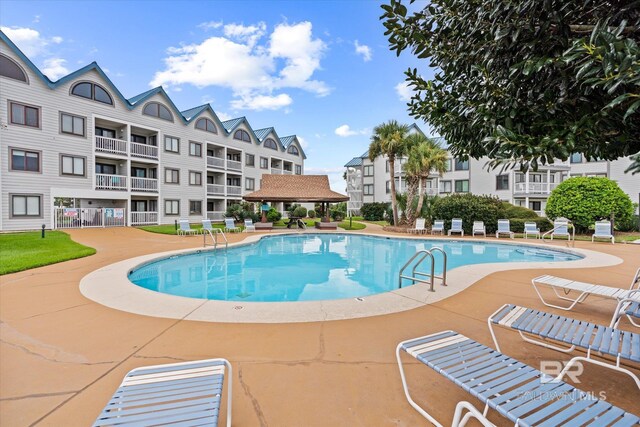 view of swimming pool featuring a patio