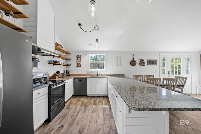 kitchen with stainless steel appliances, white cabinets, decorative light fixtures, light hardwood / wood-style floors, and sink