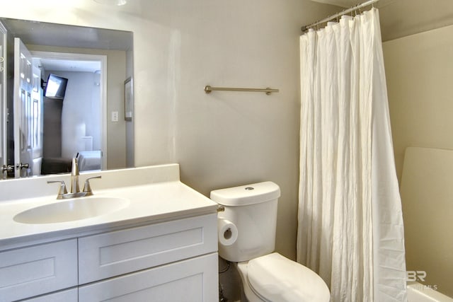 full bath featuring curtained shower, vanity, and toilet