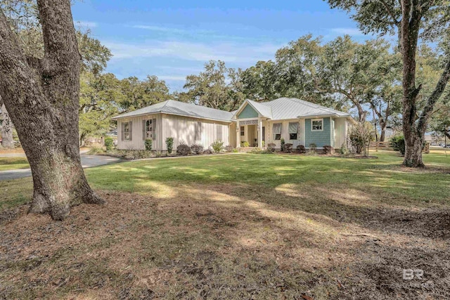 ranch-style house featuring a porch and a front yard