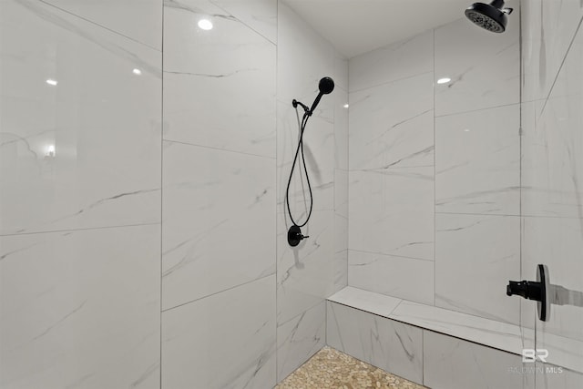 bathroom featuring tiled shower