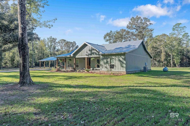 view of front of home featuring a porch and a front lawn