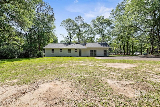 back of house featuring a yard