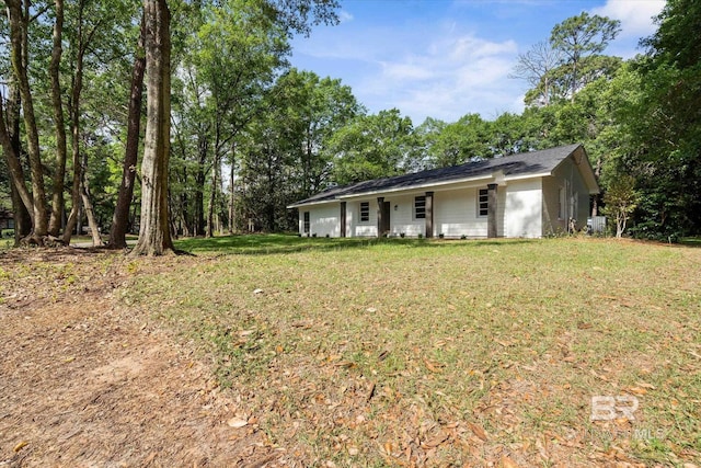 exterior space featuring a lawn