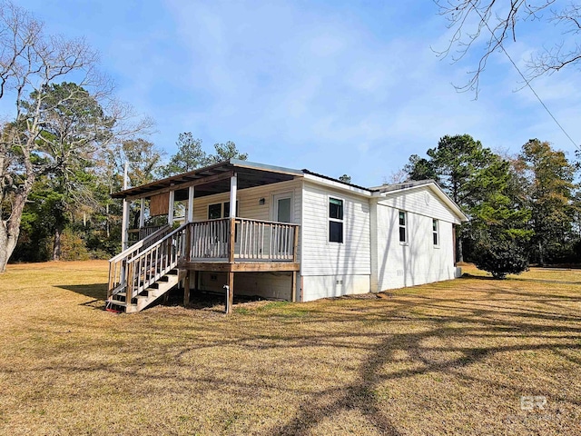 view of front of house with a front lawn