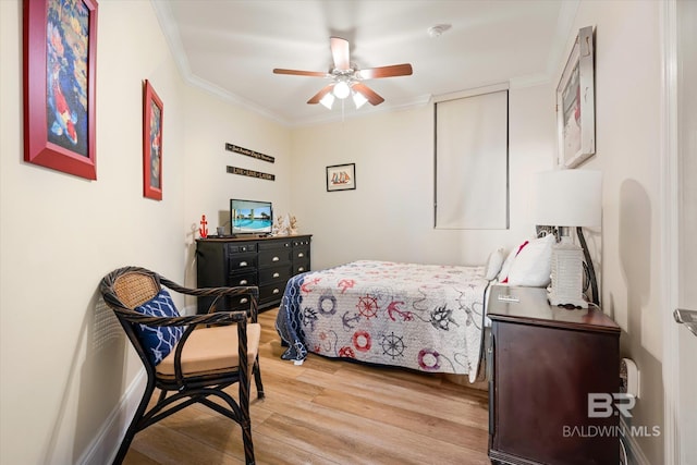 bedroom with light wood-style floors, a ceiling fan, and crown molding