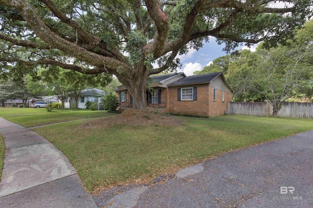 2774 N Grafhill Dr, Mobile, AL 36606 - single story home featuring brick siding