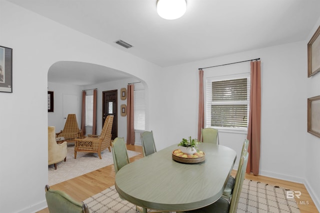 2774 N Grafhill Dr, Mobile, AL 36606 - dining space featuring arched walkways and light wood-style flooring