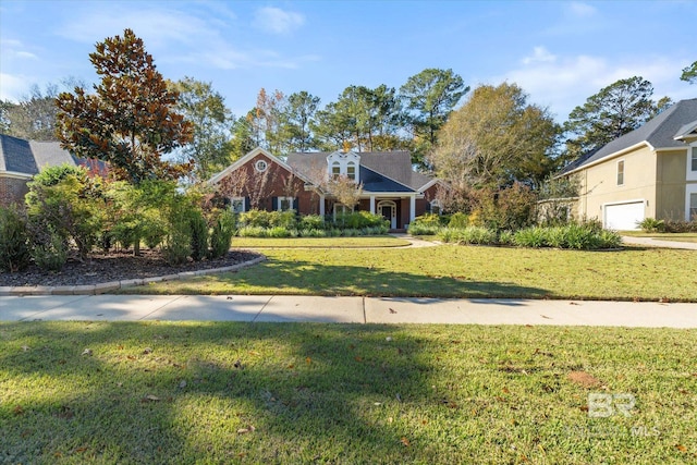 view of front facade featuring a front yard