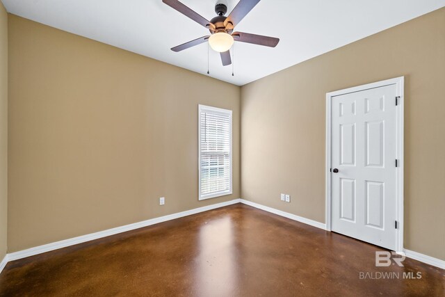 unfurnished room with ceiling fan