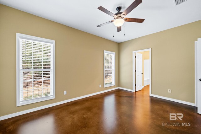 empty room featuring ceiling fan