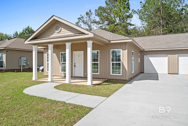 view of front facade featuring a front yard and a garage