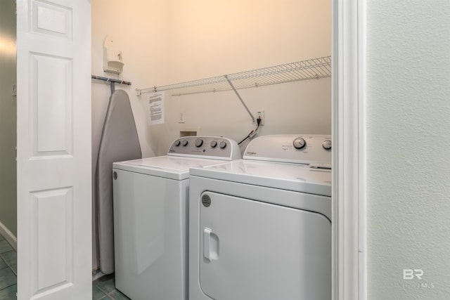 laundry room with tile patterned flooring and washing machine and dryer