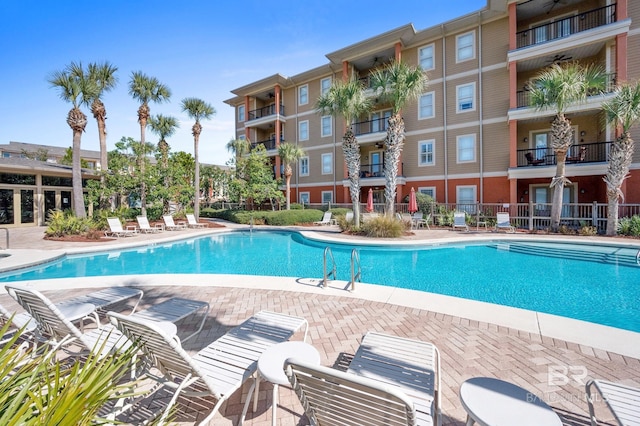 view of swimming pool