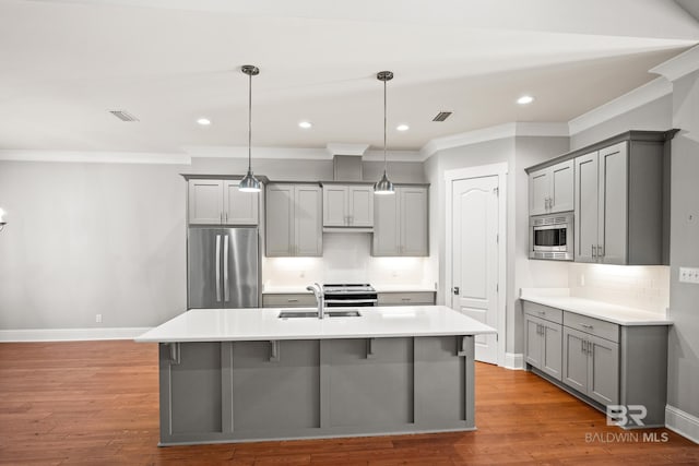 467 Colony Dr, Fairhope, AL 36532 - kitchen with stainless steel appliances, gray cabinets, a sink, decorative backsplash, and ornamental molding