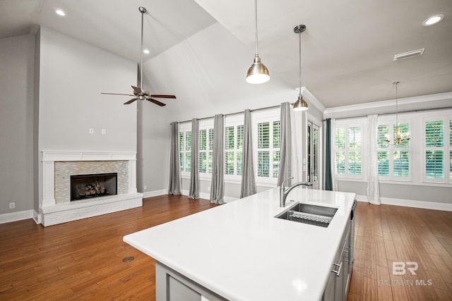 467 Colony Dr, Fairhope, AL 36532 - kitchen with a sink, a ceiling fan, baseboards, dark wood-style flooring, and recessed lighting