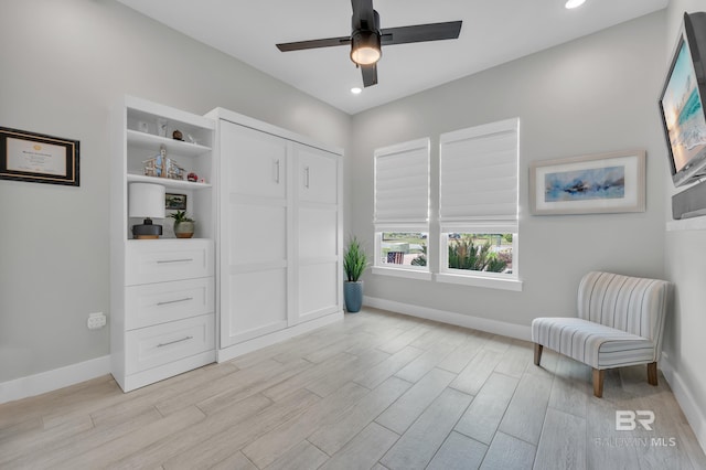living area with light wood-type flooring, a ceiling fan, baseboards, and recessed lighting