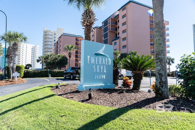 view of community / neighborhood sign