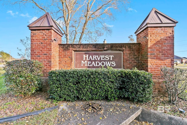 view of community / neighborhood sign