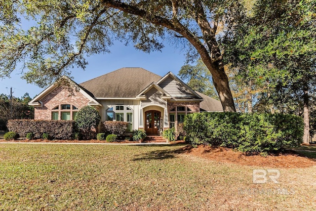 view of front of home featuring a front lawn